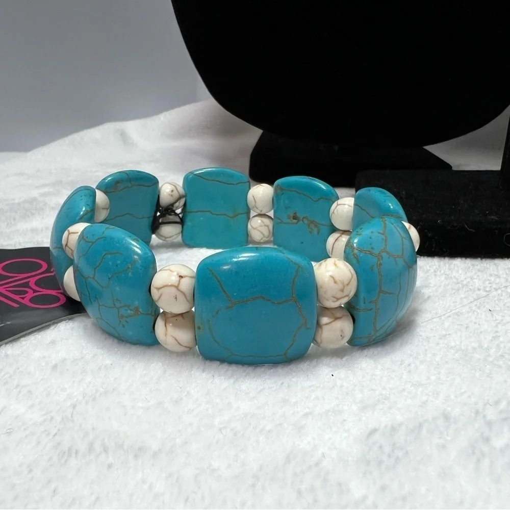 Paparazzi’s NWT Faux Turquoise and Cream Beaded Slip-On Band Bracelet